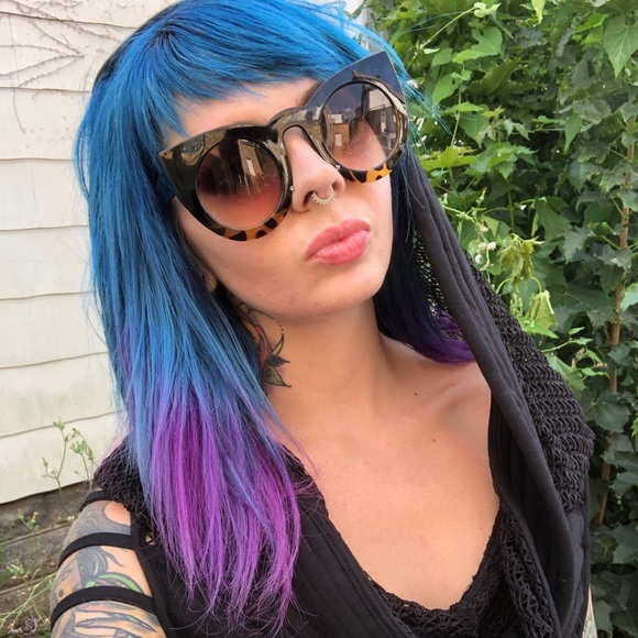 Meet your Posher, Caroline - Picture 1 of 1